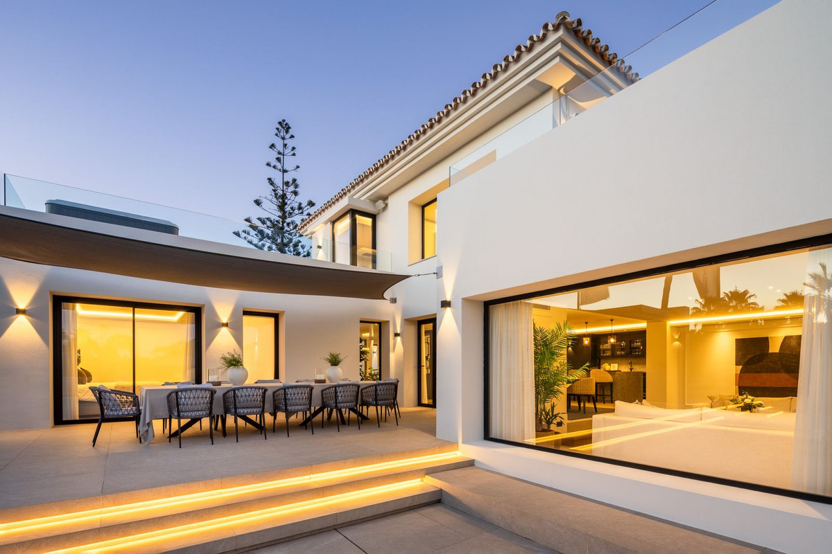 6 Bed, 5 Bath, HouseFor Sale, Nueva Andalucia, Malaga