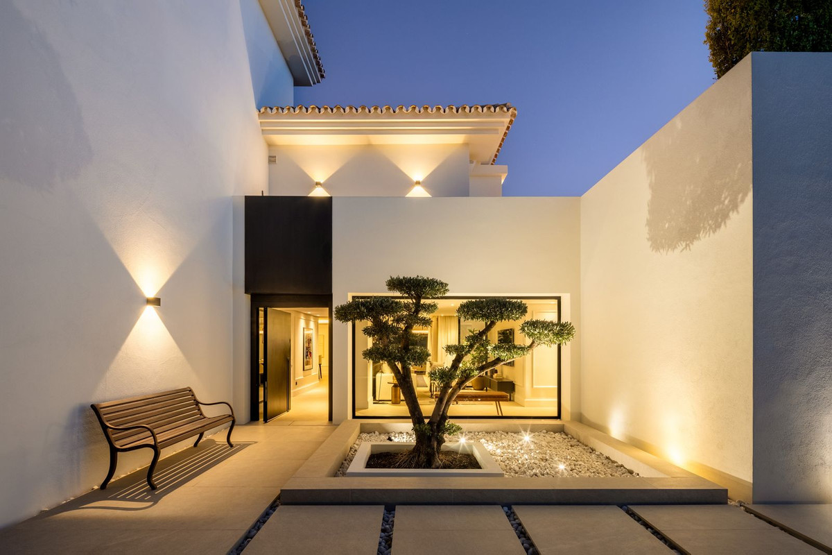 6 Bed, 5 Bath, HouseFor Sale, Nueva Andalucia, Malaga