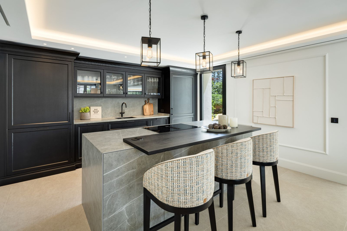 6 Bed, 5 Bath, HouseFor Sale, Nueva Andalucia, Malaga