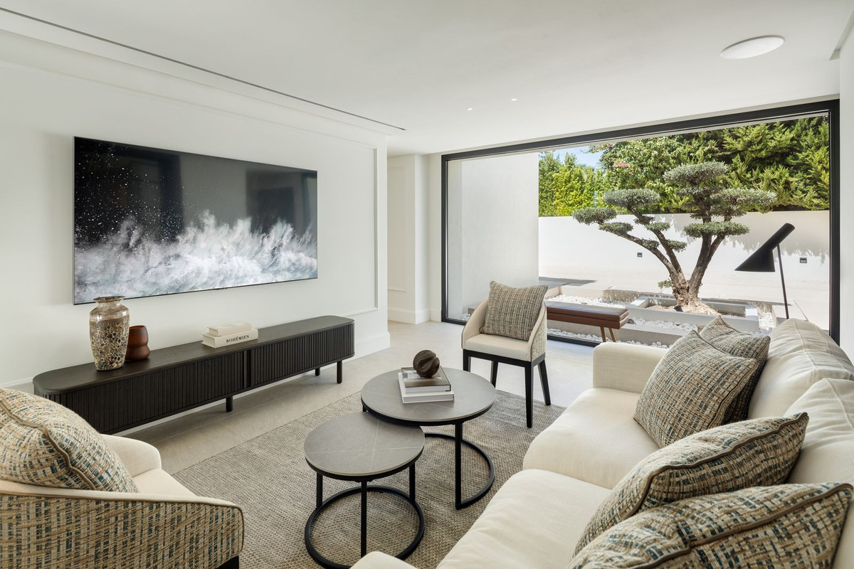 6 Bed, 5 Bath, HouseFor Sale, Nueva Andalucia, Malaga