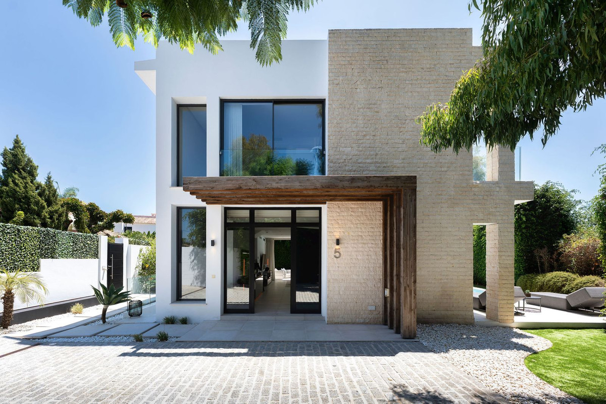 4 Bed, 5 Bath, HouseFor Sale, Estepona, Malaga