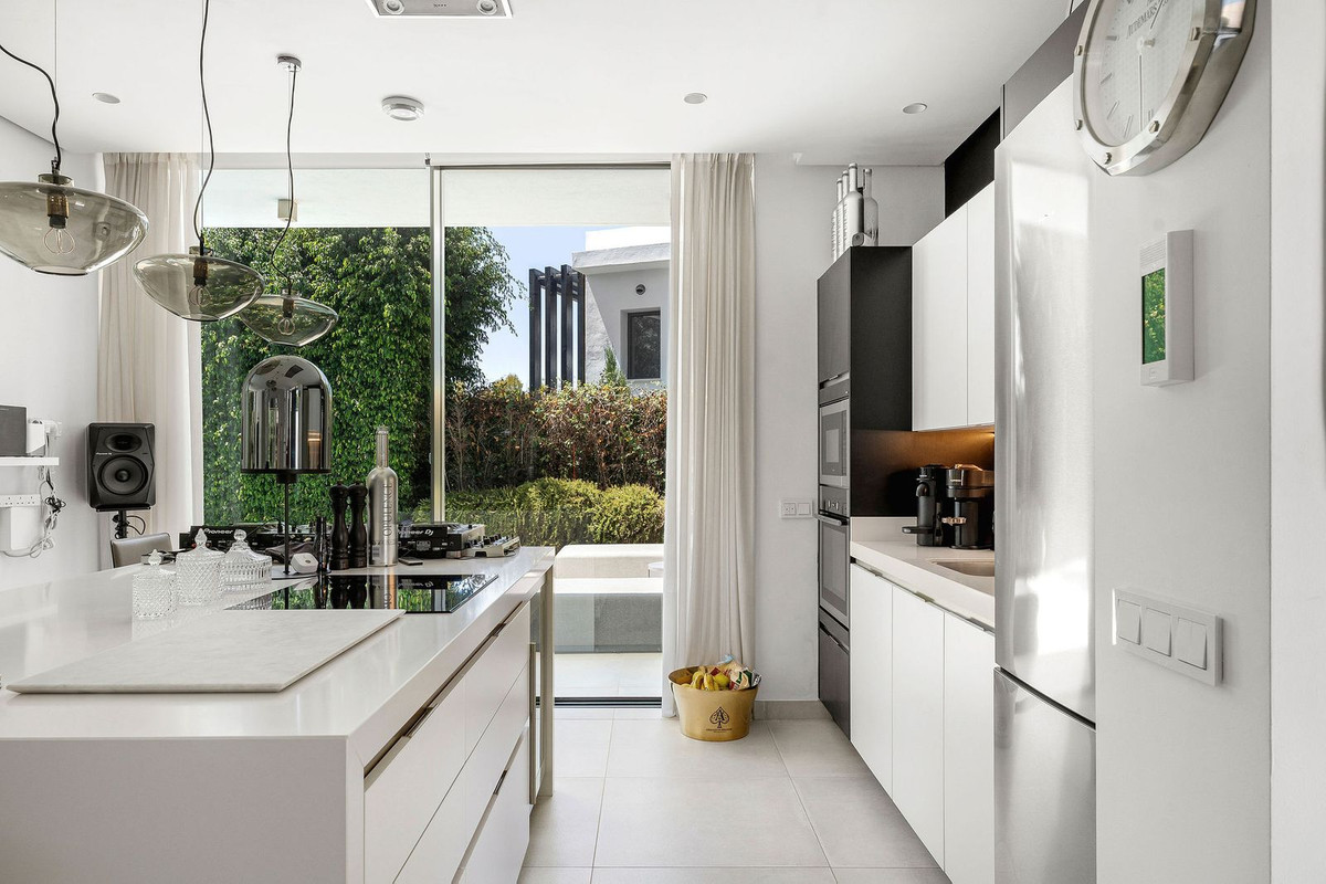 4 Bed, 5 Bath, HouseFor Sale, Estepona, Malaga