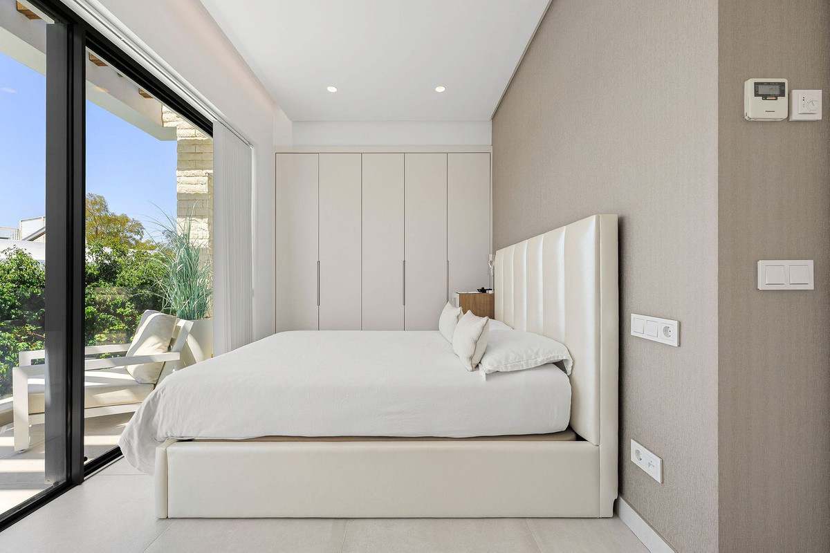 4 Bed, 5 Bath, HouseFor Sale, Estepona, Malaga