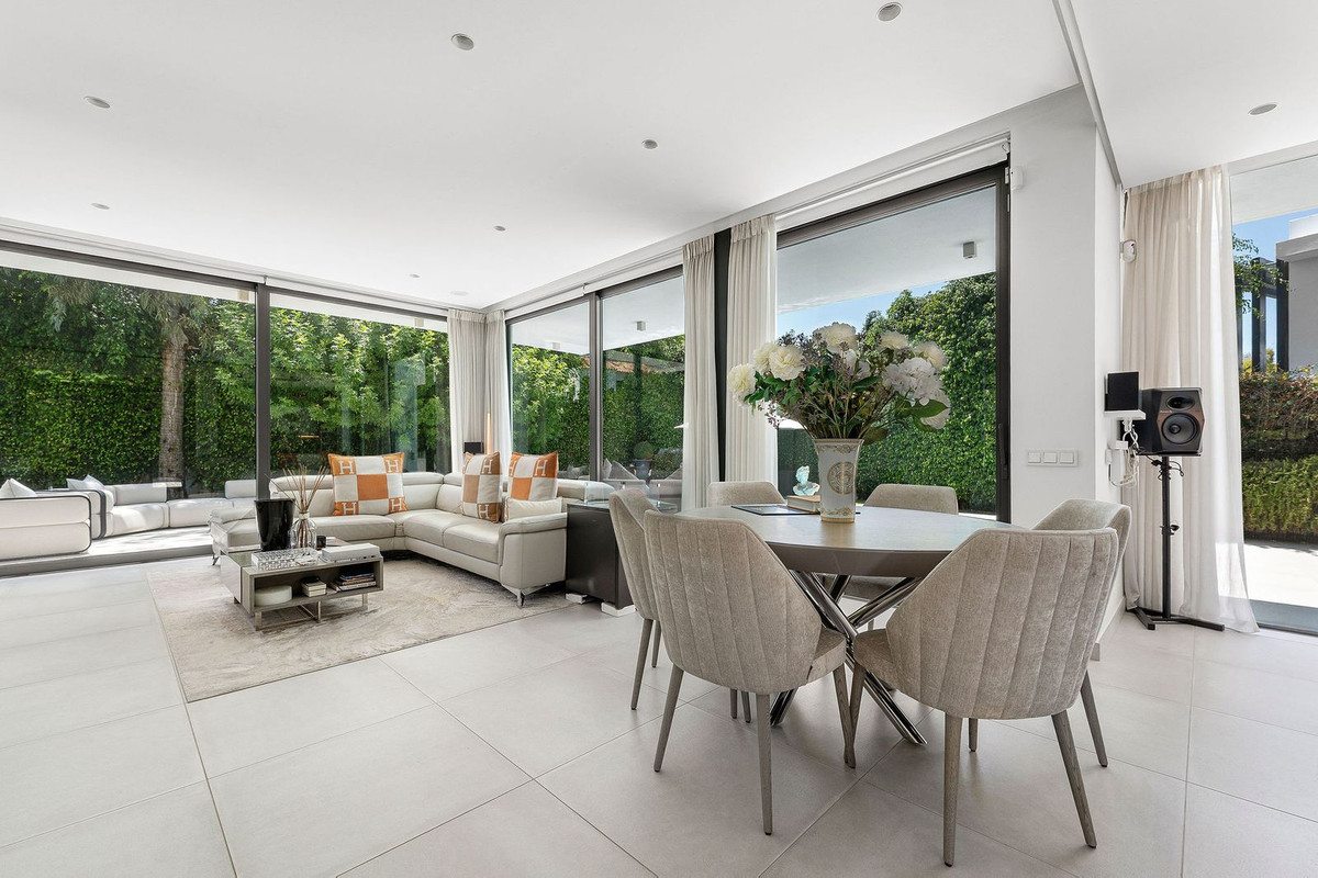 4 Bed, 5 Bath, HouseFor Sale, Estepona, Malaga