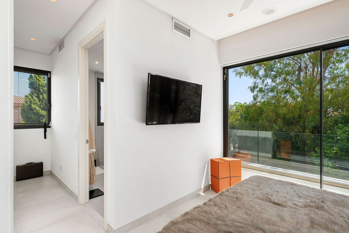 4 Bed, 5 Bath, HouseFor Sale, Estepona, Malaga