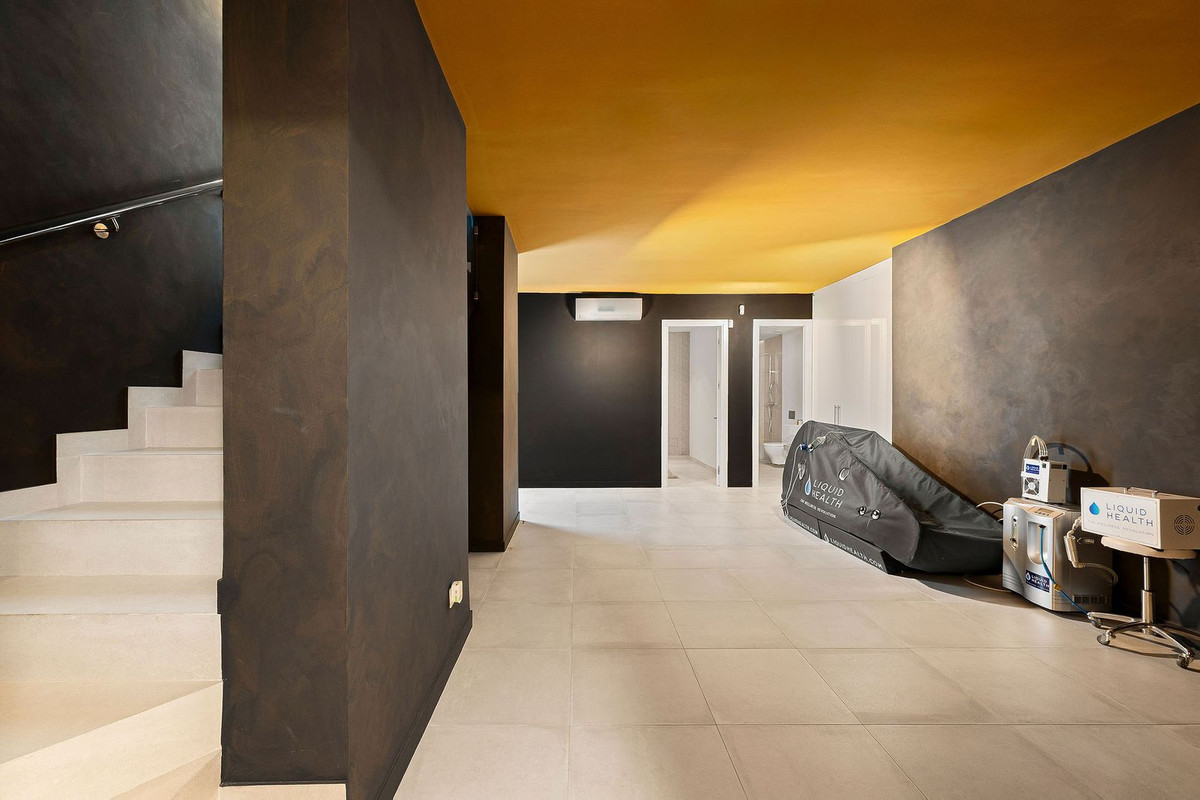 4 Bed, 5 Bath, HouseFor Sale, Estepona, Malaga