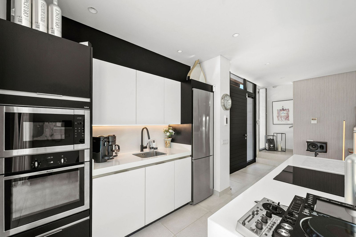 4 Bed, 5 Bath, HouseFor Sale, Estepona, Malaga