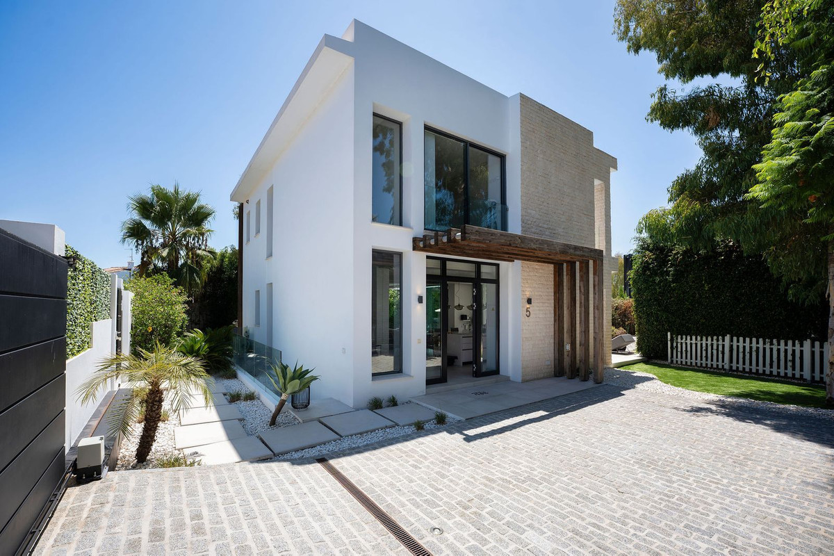 4 Bed, 5 Bath, HouseFor Sale, Estepona, Malaga