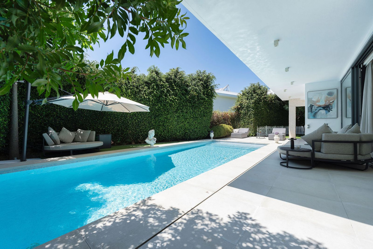 4 Bed, 5 Bath, HouseFor Sale, Estepona, Malaga