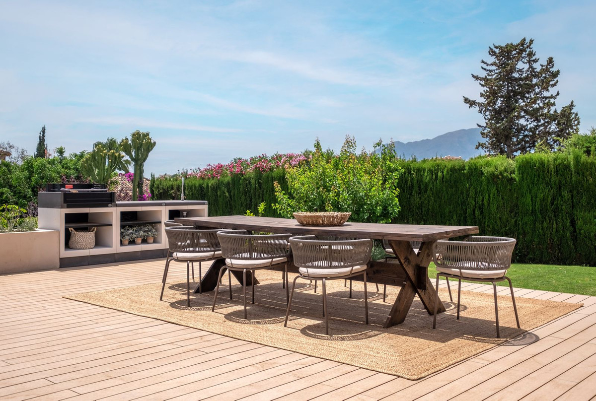 4 Bed, 3 Bath, HouseFor Sale, El Paraíso, Estepona, Malaga