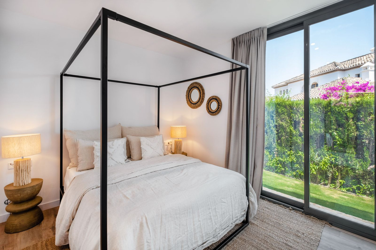 4 Bed, 3 Bath, HouseFor Sale, El Paraíso, Estepona, Malaga