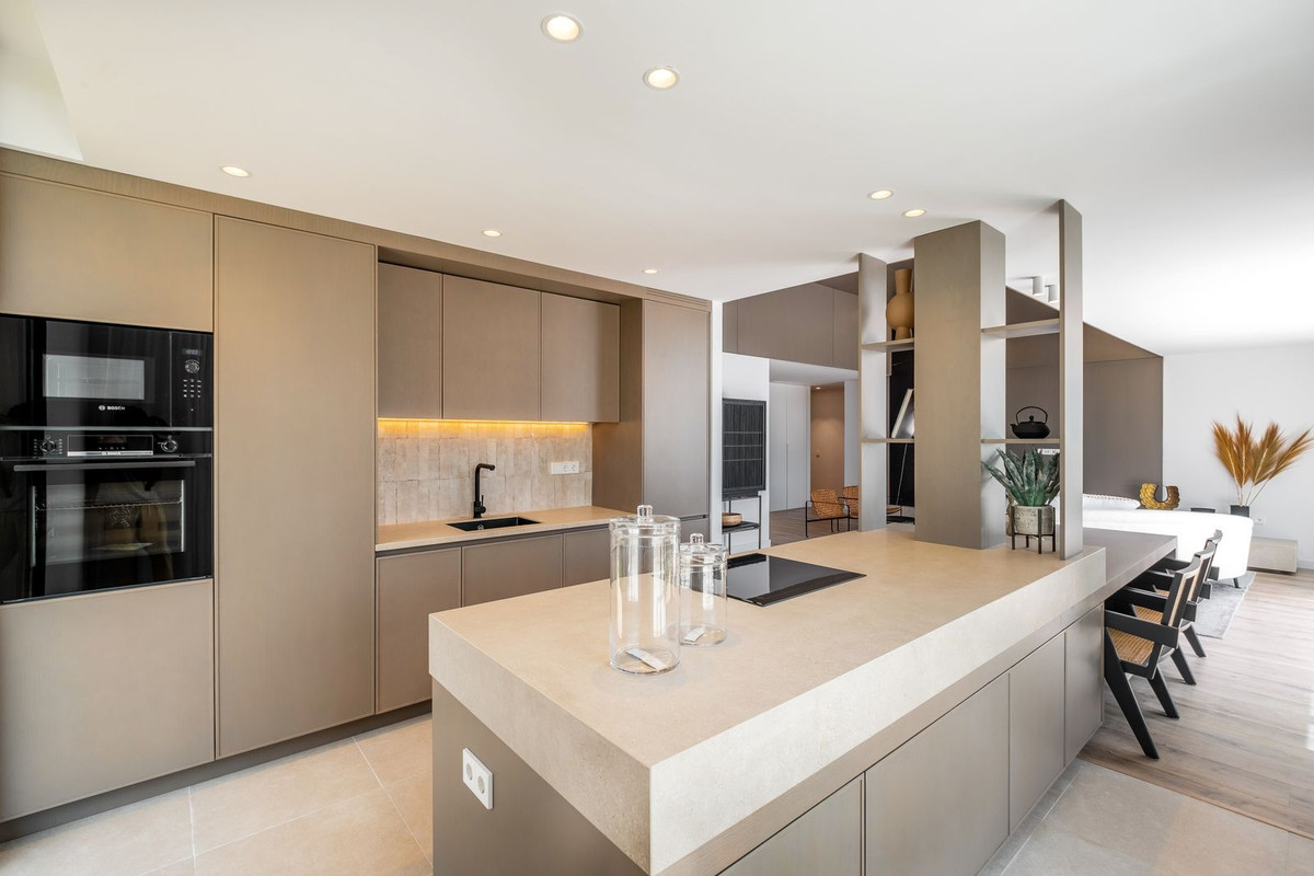 4 Bed, 3 Bath, HouseFor Sale, El Paraíso, Estepona, Malaga