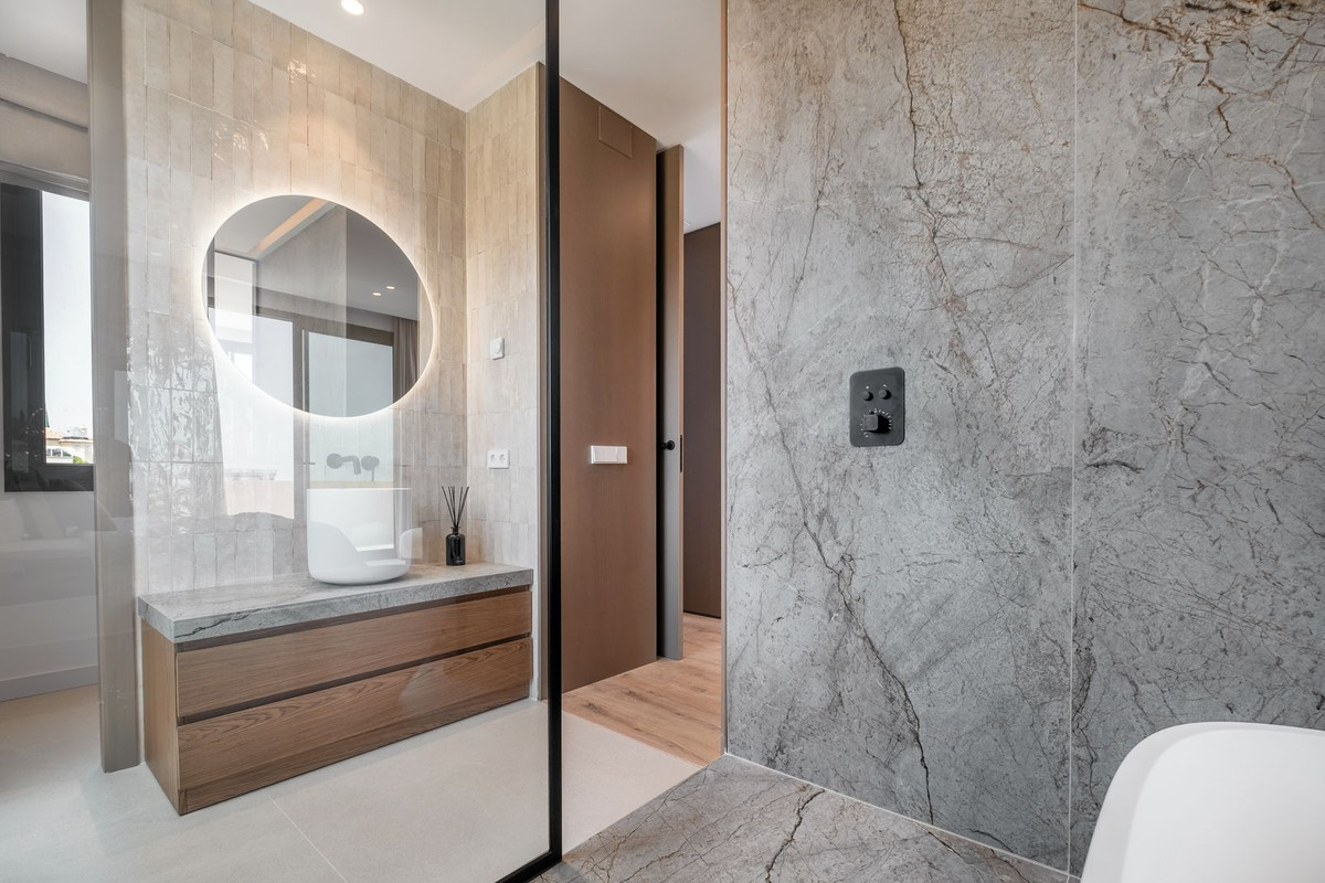 4 Bed, 3 Bath, HouseFor Sale, El Paraíso, Estepona, Malaga