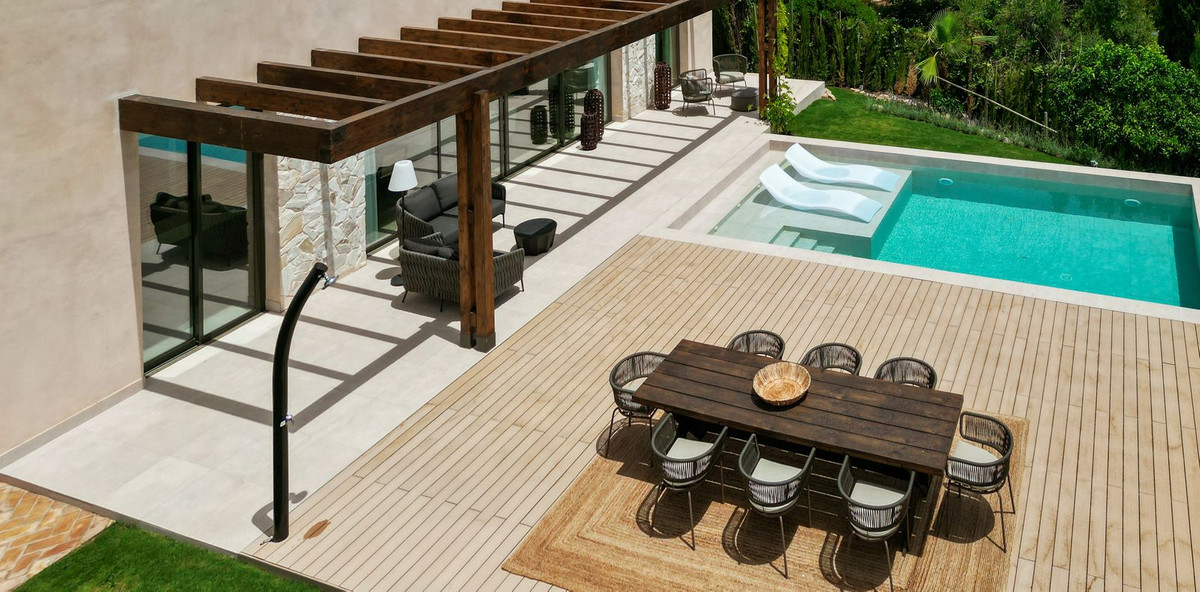 4 Bed, 3 Bath, HouseFor Sale, El Paraíso, Estepona, Malaga