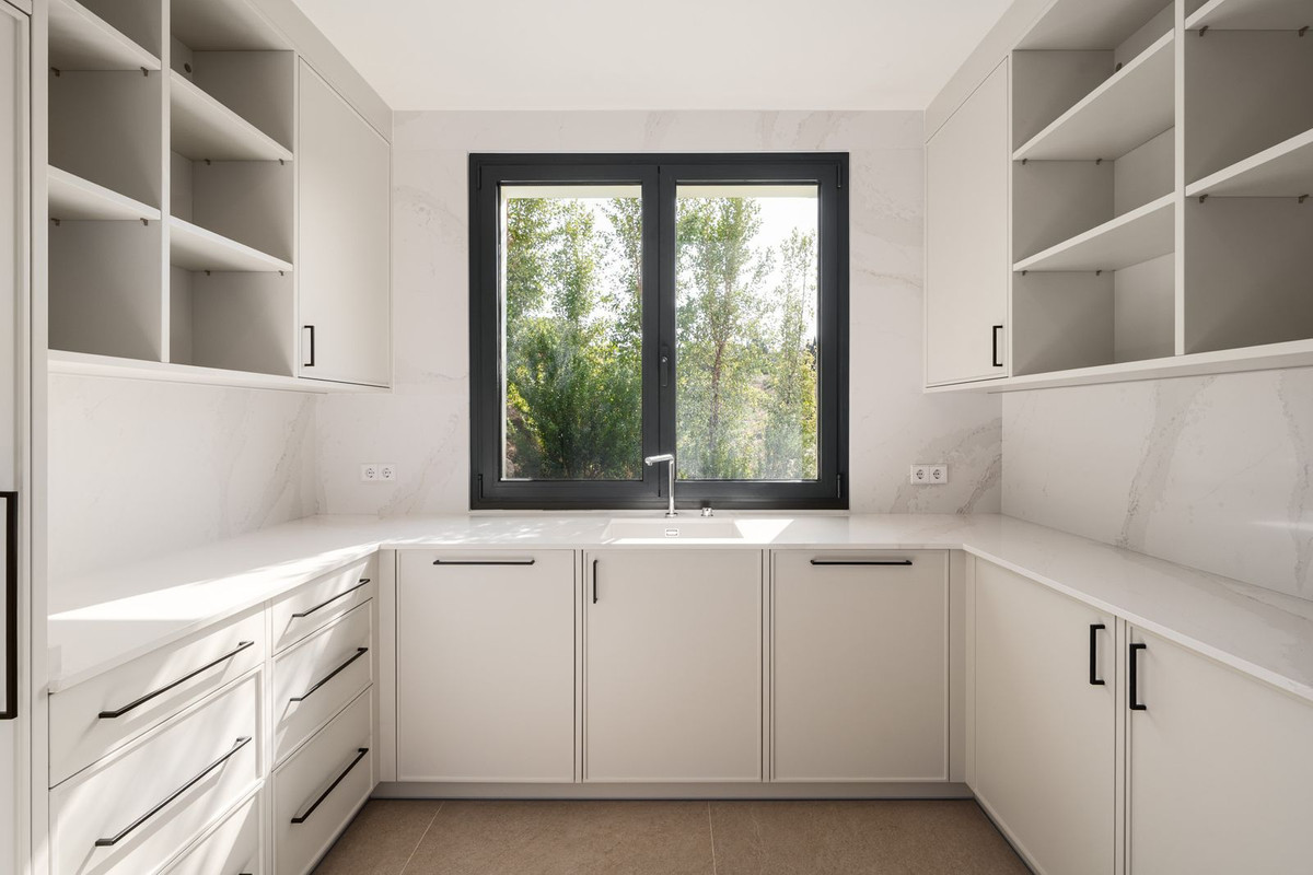 4 Bed, 4 Bath, HouseFor Sale, Estepona, Malaga