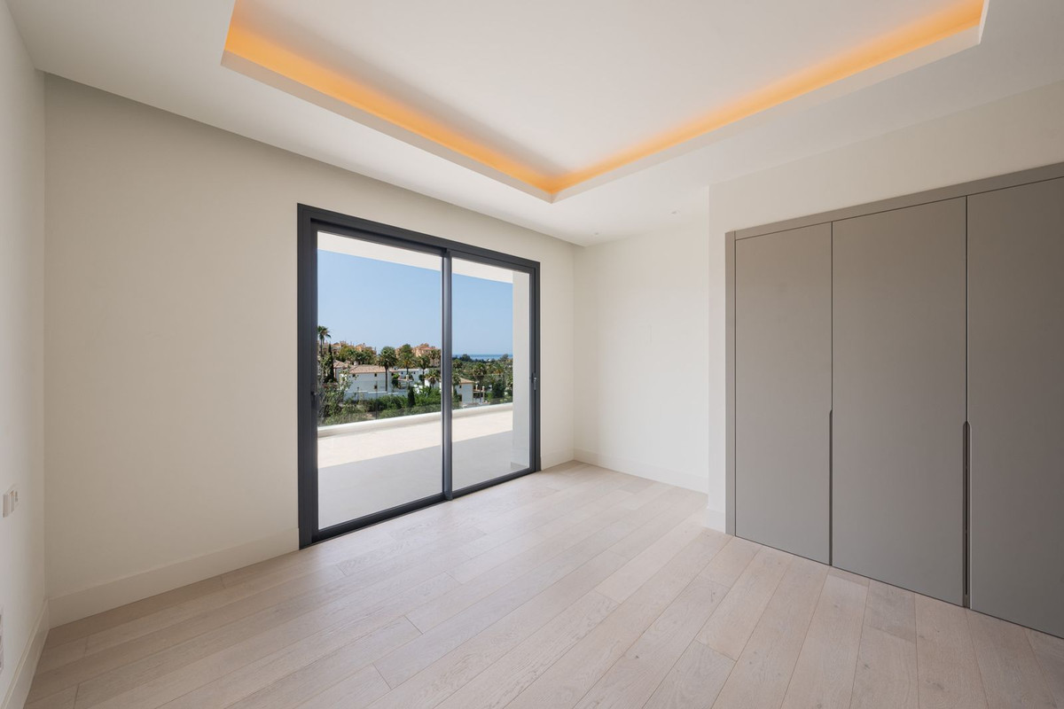 4 Bed, 4 Bath, HouseFor Sale, Estepona, Malaga