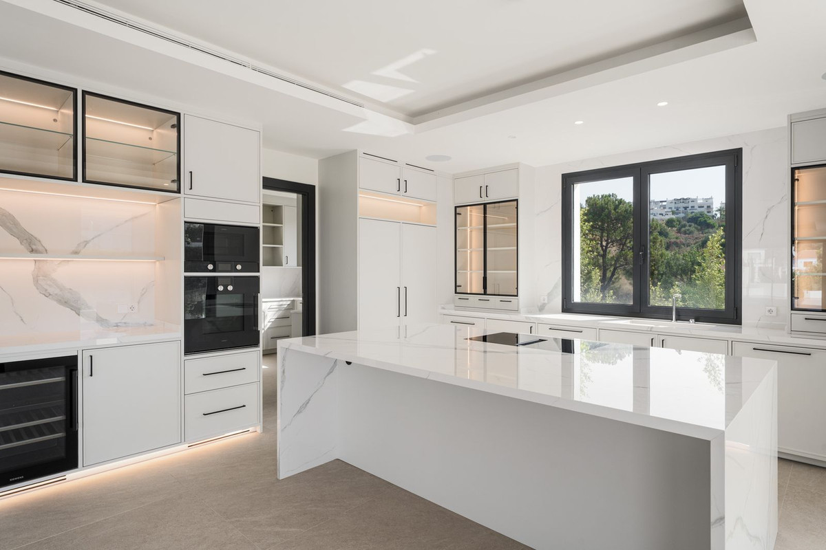 4 Bed, 4 Bath, HouseFor Sale, Estepona, Malaga