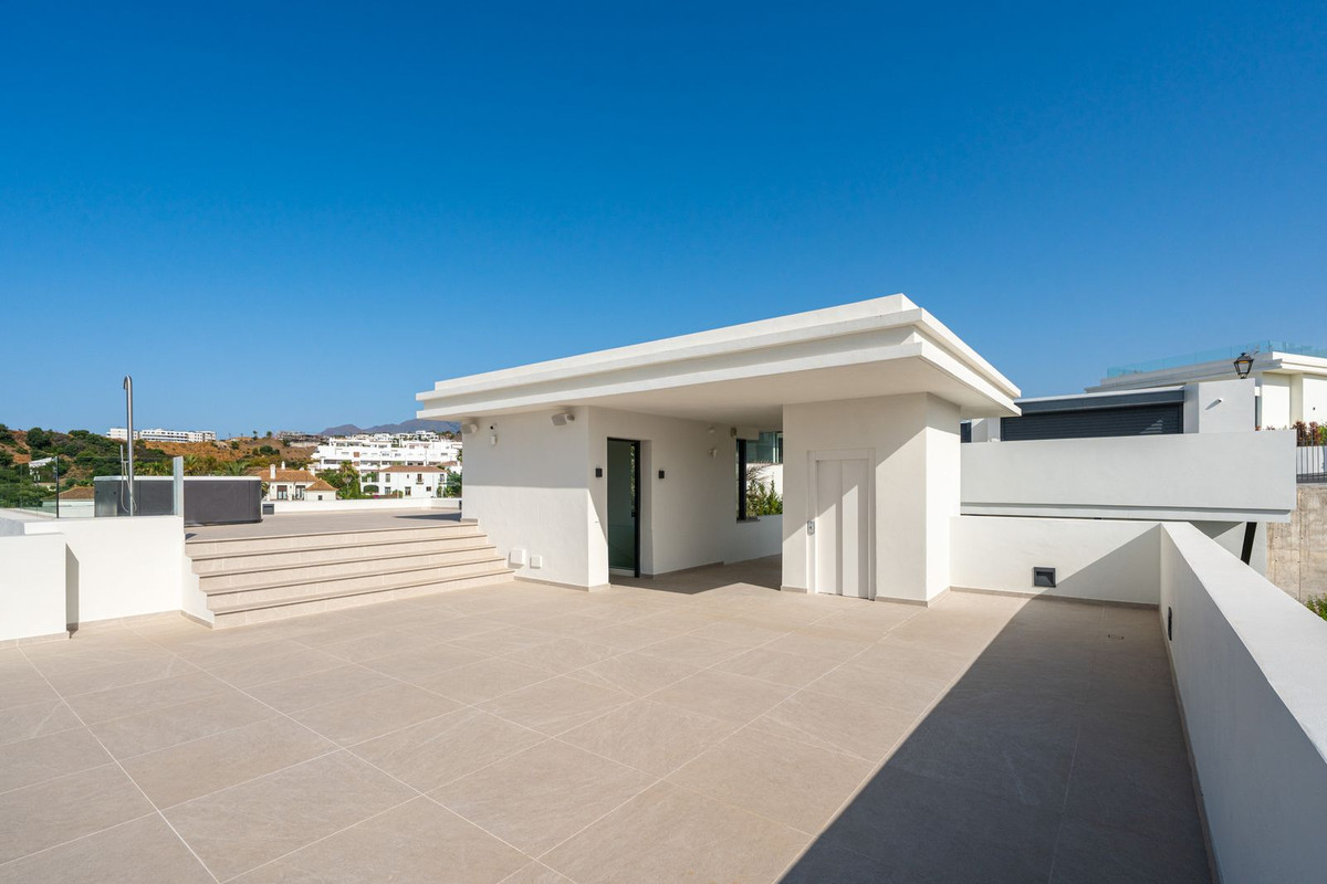 4 Bed, 4 Bath, HouseFor Sale, Estepona, Malaga