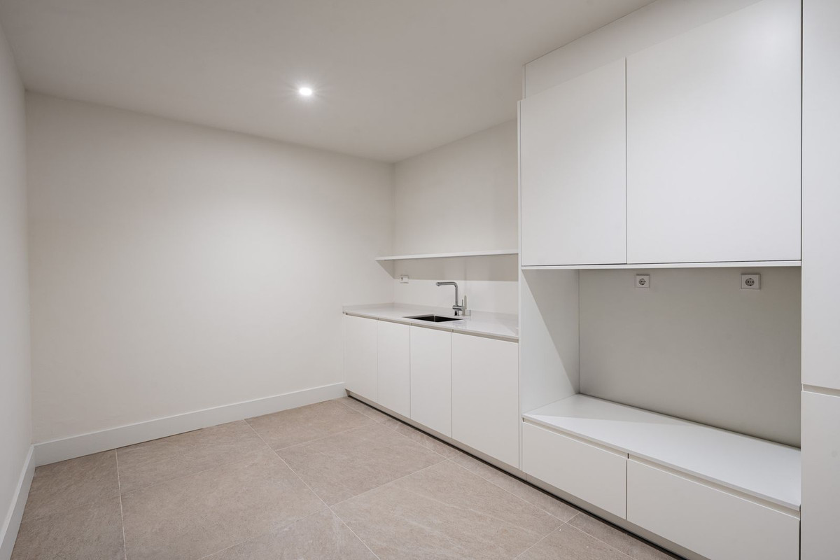 4 Bed, 4 Bath, HouseFor Sale, Estepona, Malaga