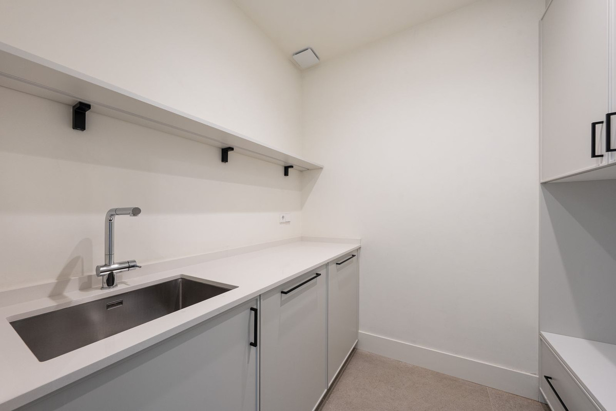 4 Bed, 4 Bath, HouseFor Sale, Estepona, Malaga