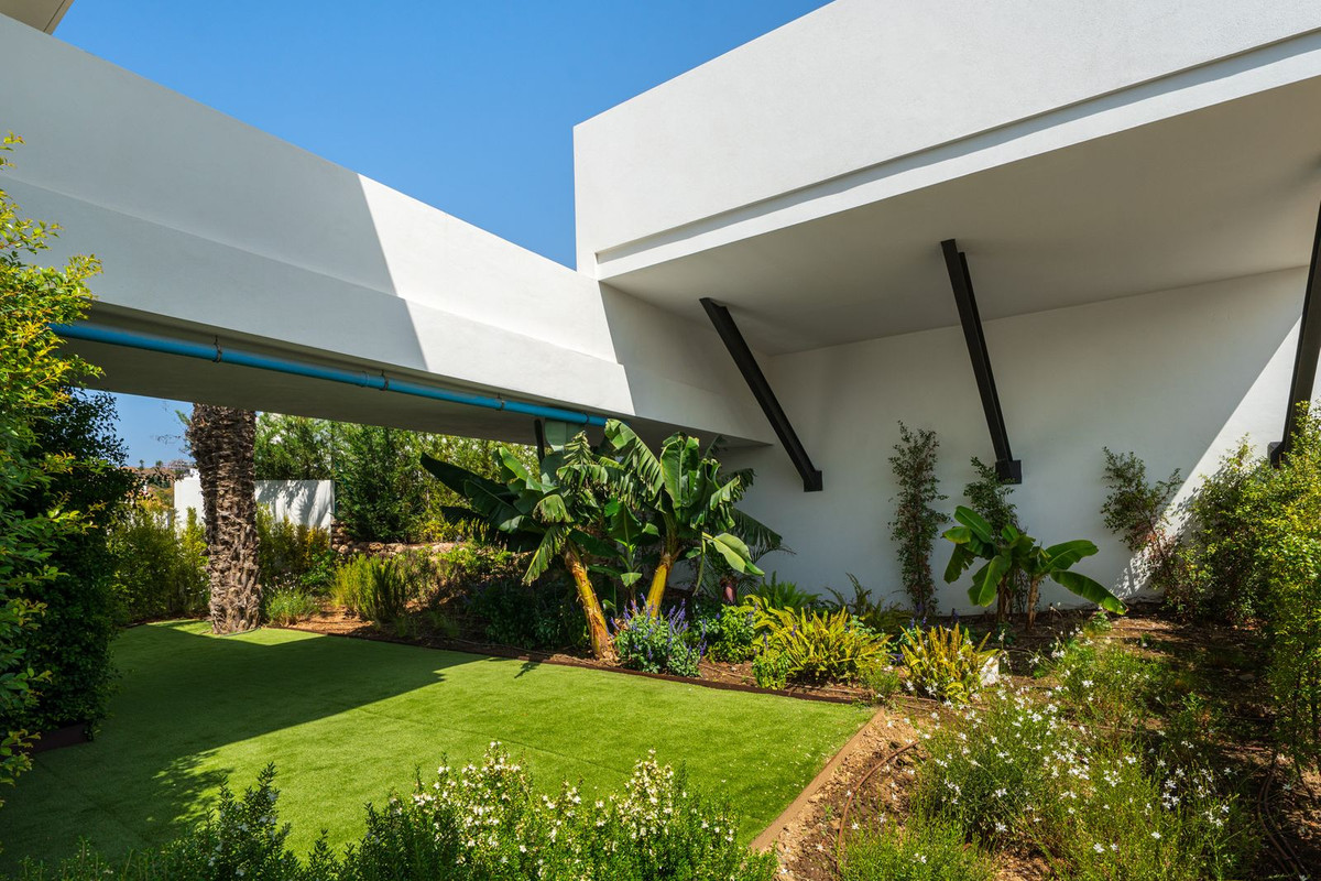 4 Bed, 4 Bath, HouseFor Sale, Estepona, Malaga