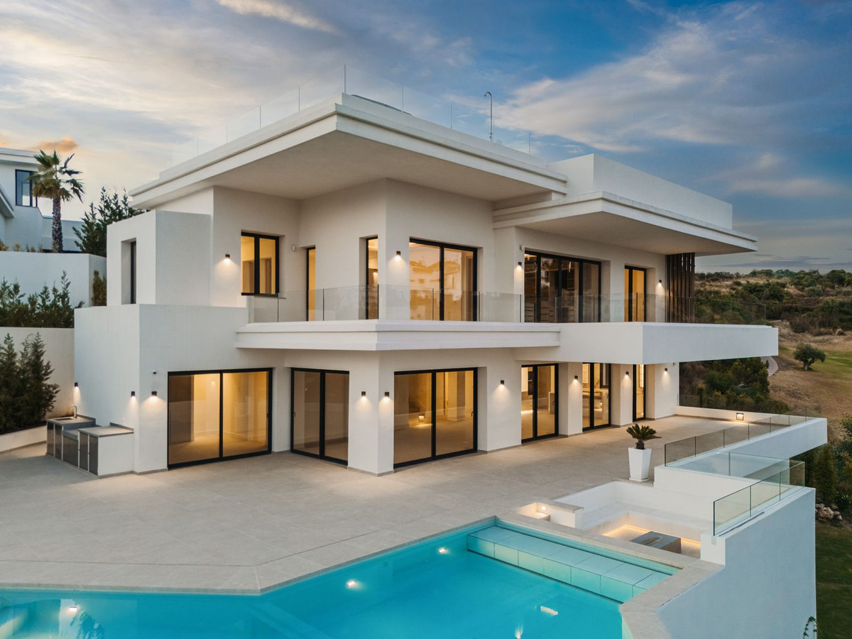 4 Bed, 4 Bath, HouseFor Sale, Estepona, Malaga