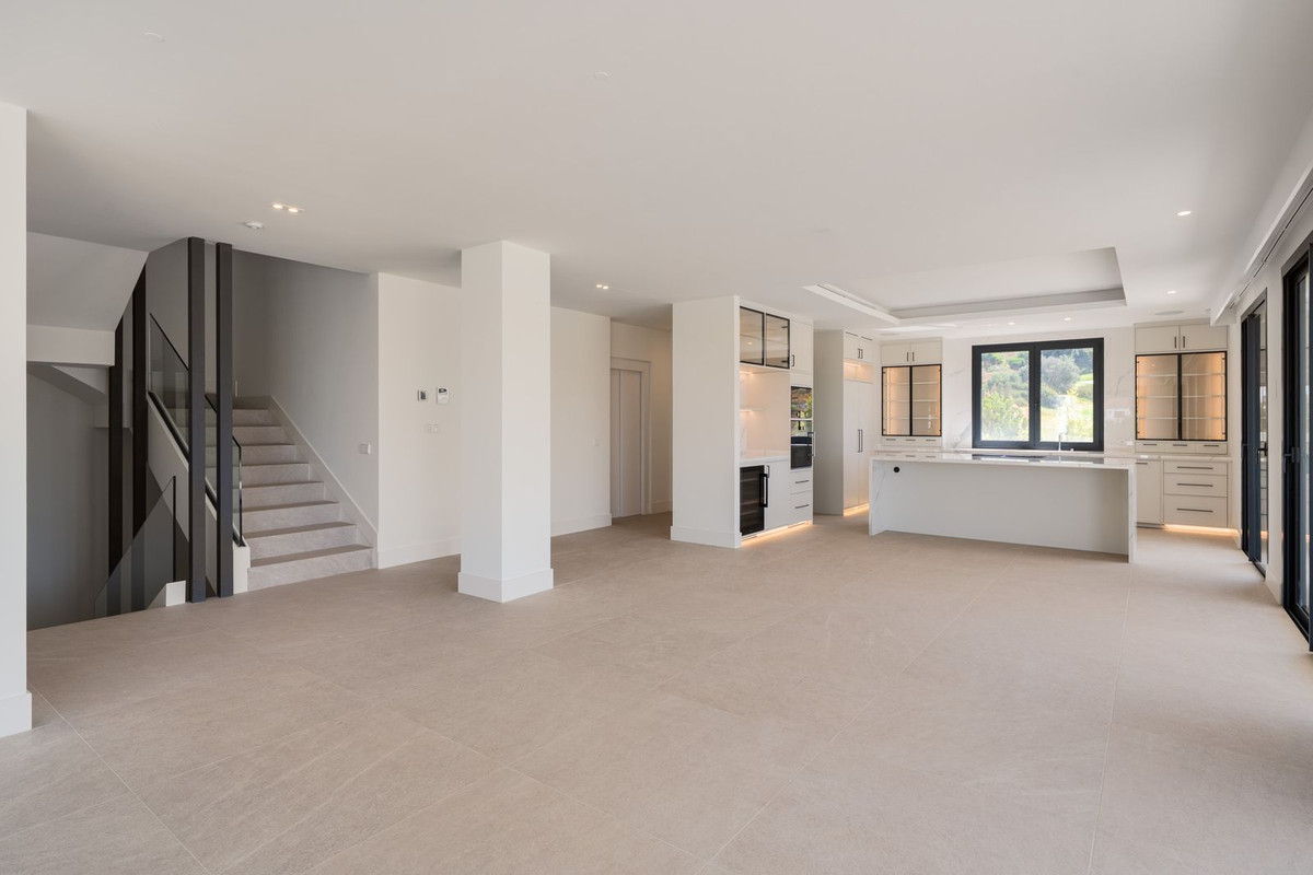 4 Bed, 4 Bath, HouseFor Sale, Estepona, Malaga