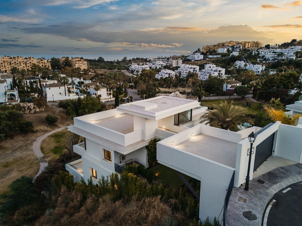 4 Bed, 4 Bath, HouseFor Sale, Estepona, Malaga