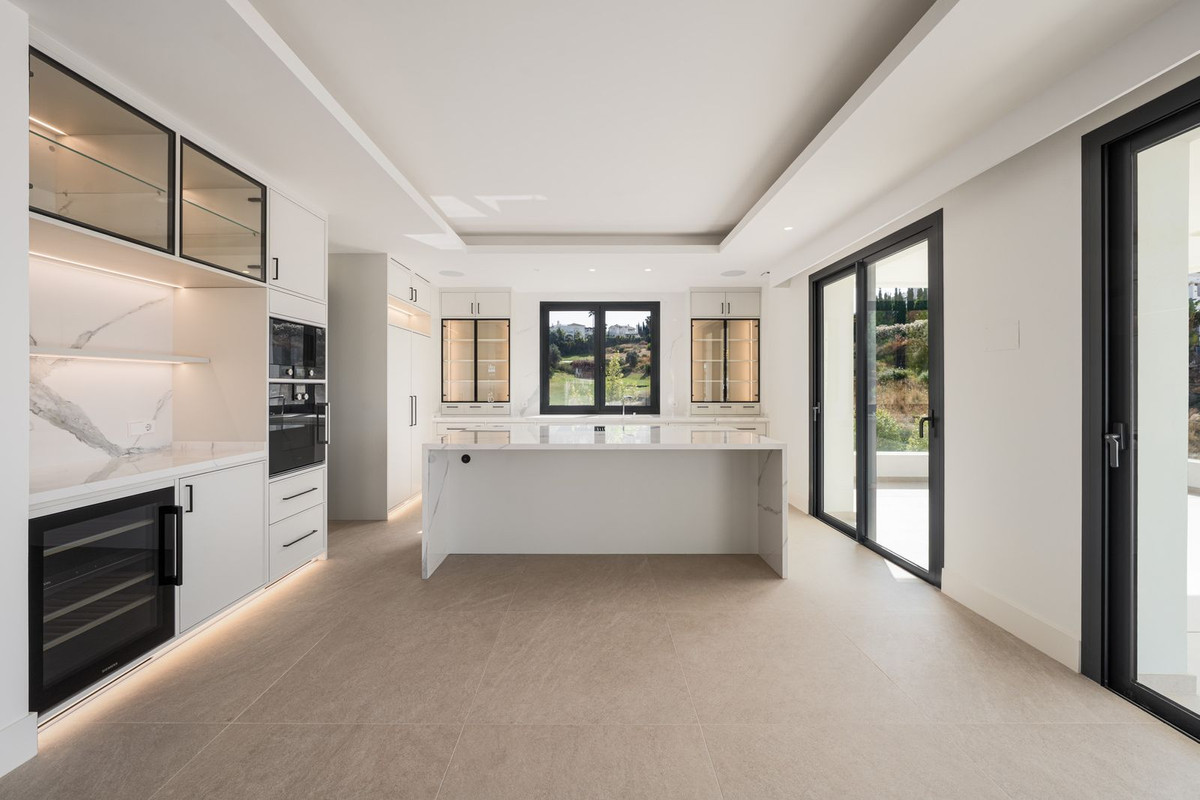 4 Bed, 4 Bath, HouseFor Sale, Estepona, Malaga