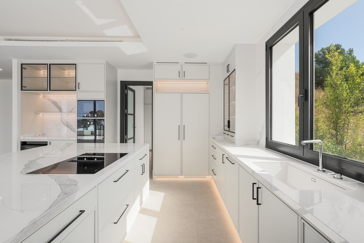 4 Bed, 4 Bath, HouseFor Sale, Estepona, Malaga