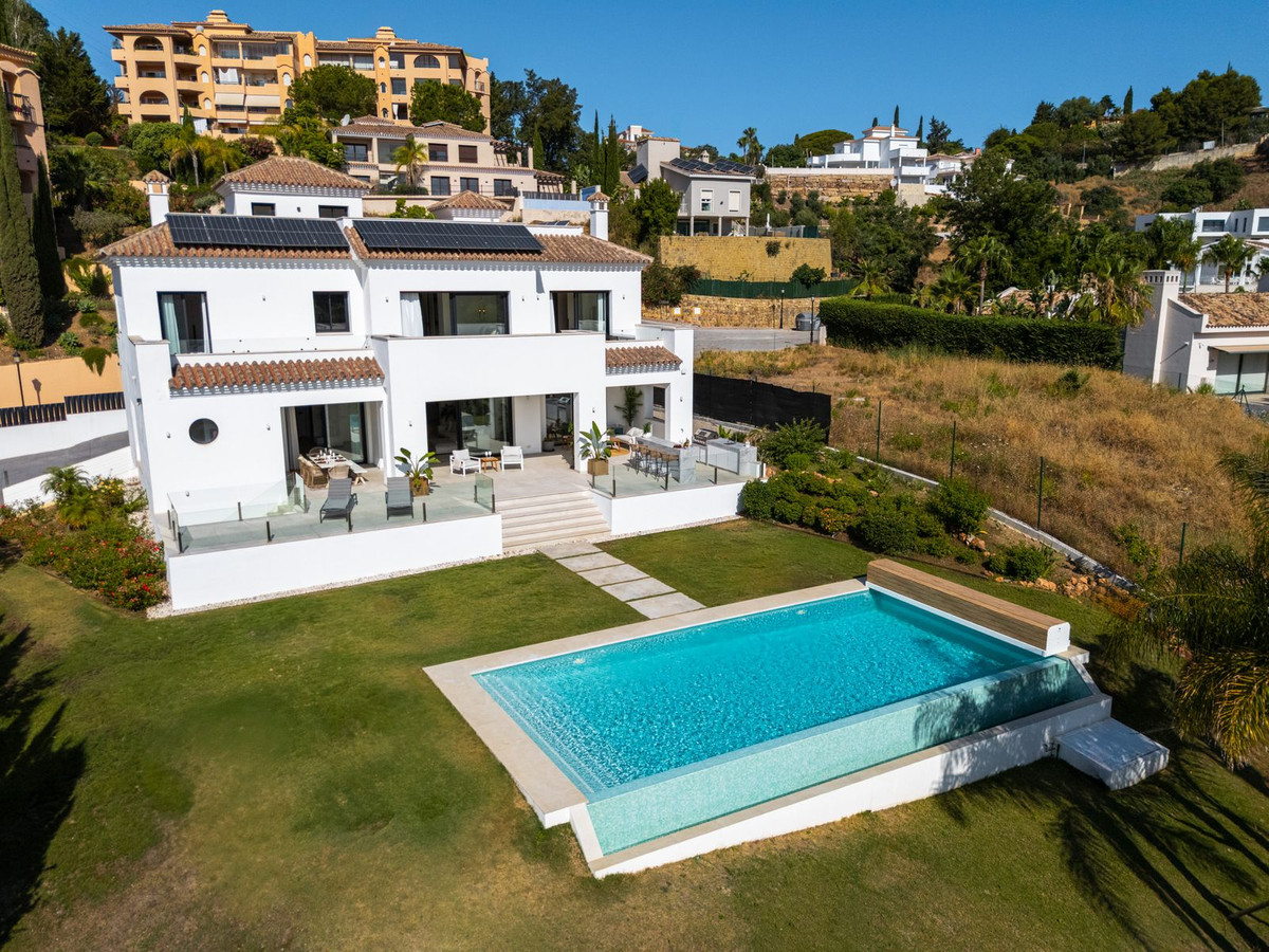 5 Bed, 6 Bath, HouseFor Sale, Elviria, Malaga