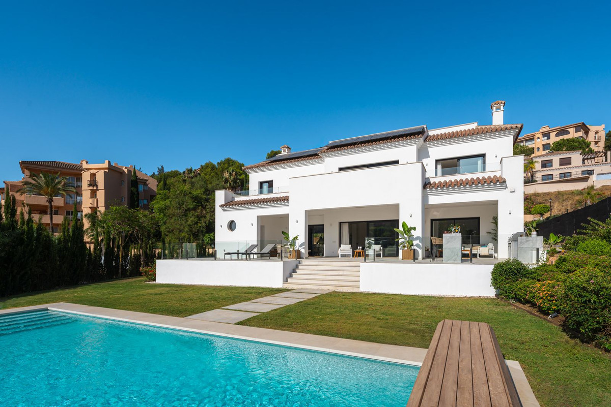 5 Bed, 6 Bath, HouseFor Sale, Elviria, Malaga