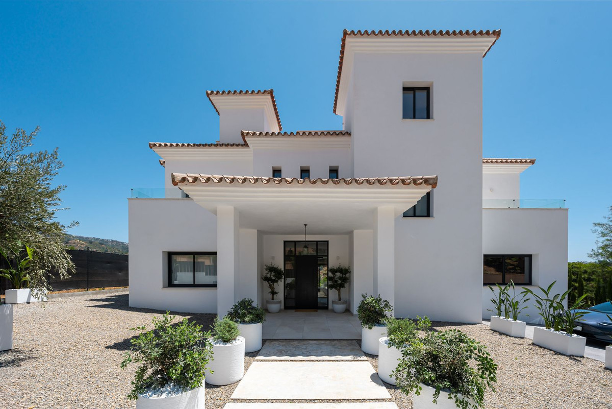 5 Bed, 6 Bath, HouseFor Sale, Elviria, Malaga