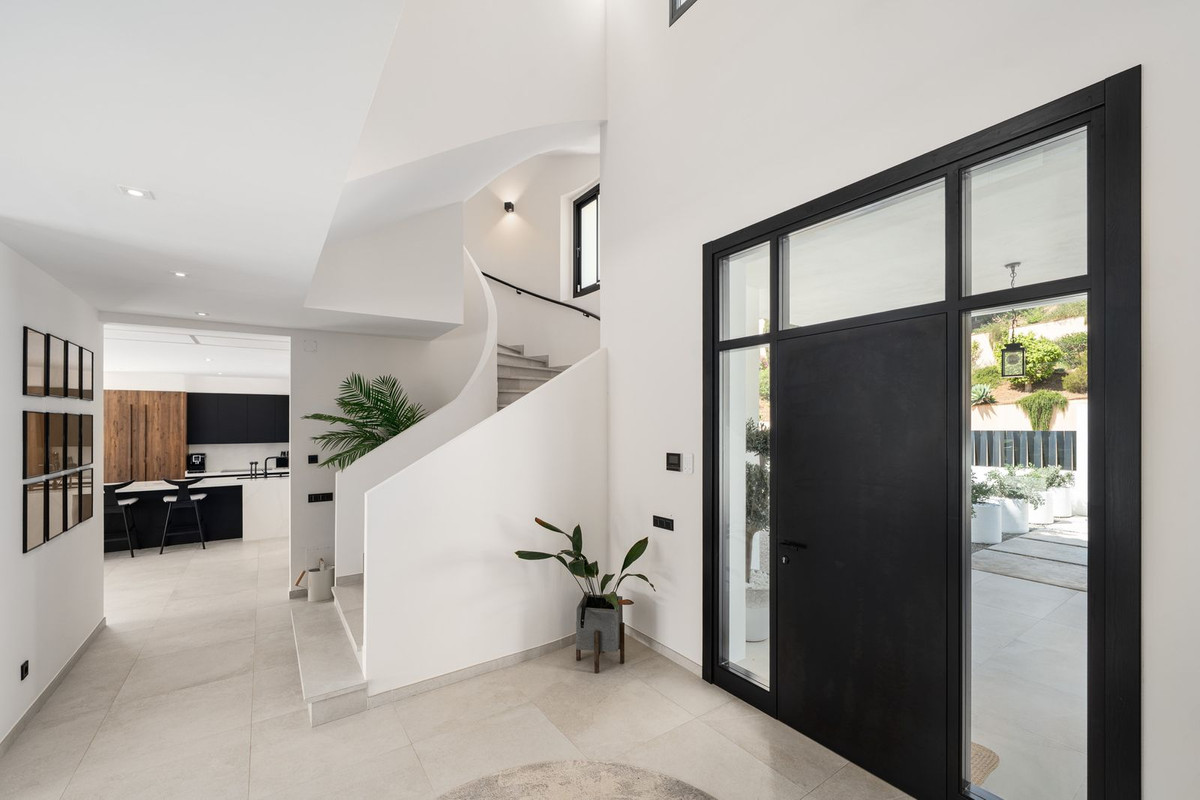 5 Bed, 6 Bath, HouseFor Sale, Elviria, Malaga