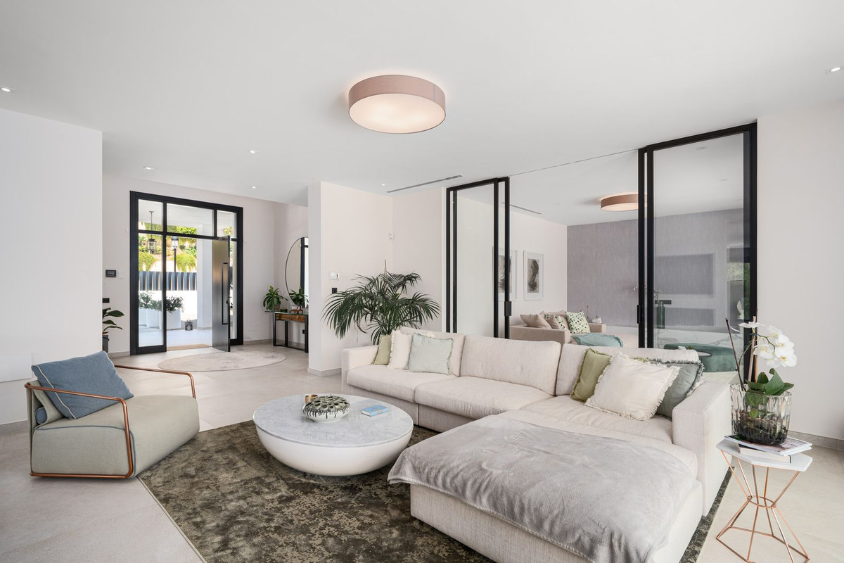 5 Bed, 6 Bath, HouseFor Sale, Elviria, Malaga