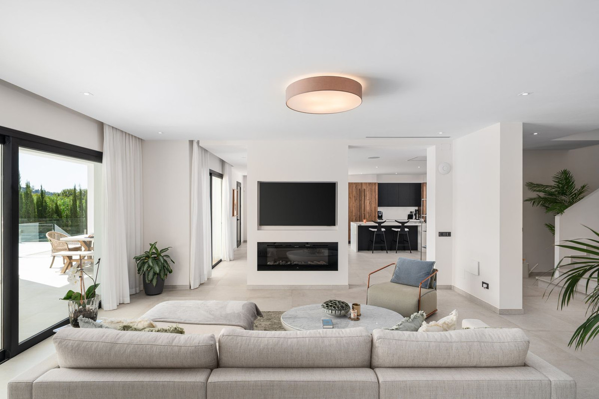 5 Bed, 6 Bath, HouseFor Sale, Elviria, Malaga