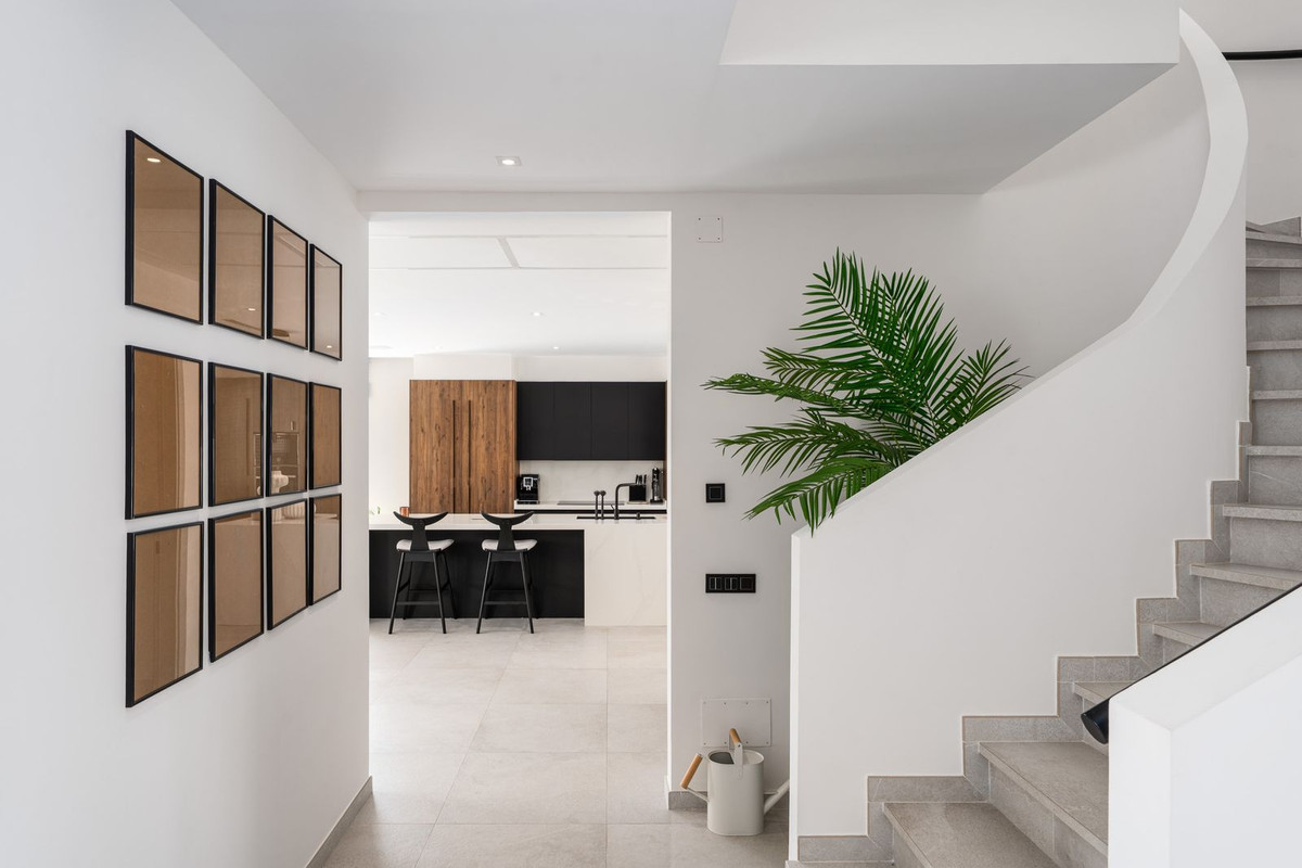 5 Bed, 6 Bath, HouseFor Sale, Elviria, Malaga