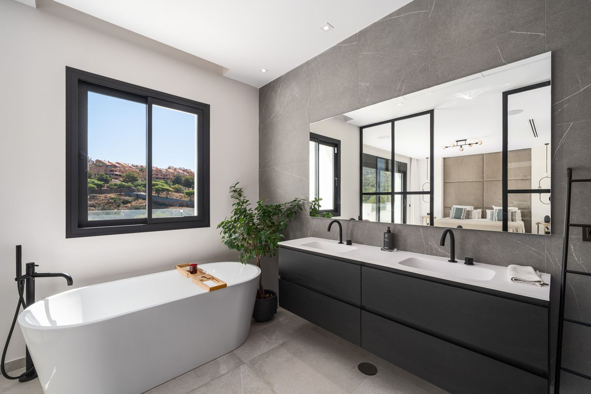 5 Bed, 6 Bath, HouseFor Sale, Elviria, Malaga