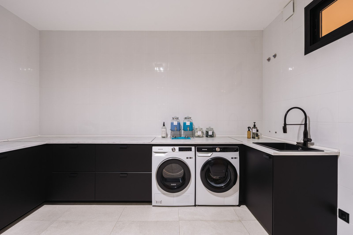 5 Bed, 6 Bath, HouseFor Sale, Elviria, Malaga