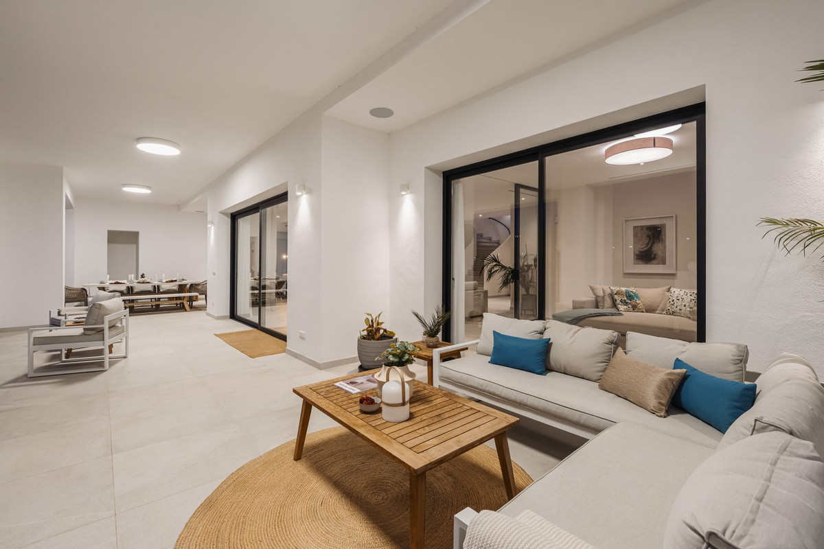 5 Bed, 6 Bath, HouseFor Sale, Elviria, Malaga