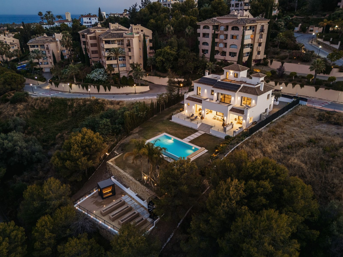 5 Bed, 6 Bath, HouseFor Sale, Elviria, Malaga