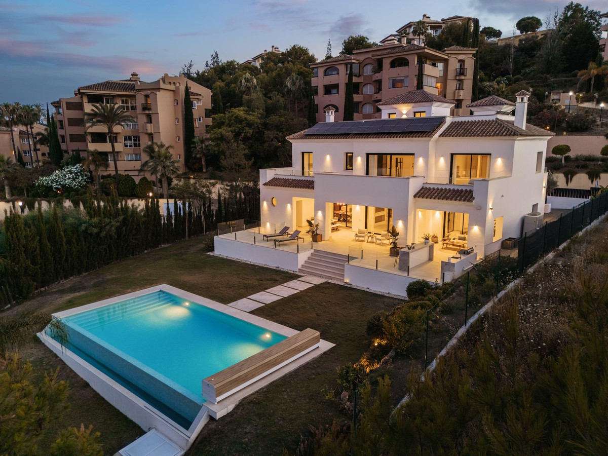 5 Bed, 6 Bath, HouseFor Sale, Elviria, Malaga