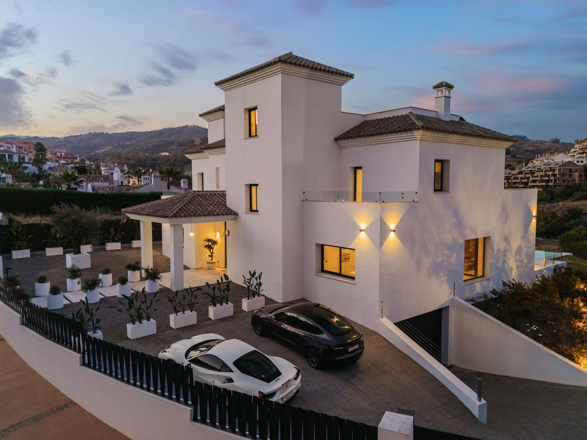 5 Bed, 6 Bath, HouseFor Sale, Elviria, Malaga