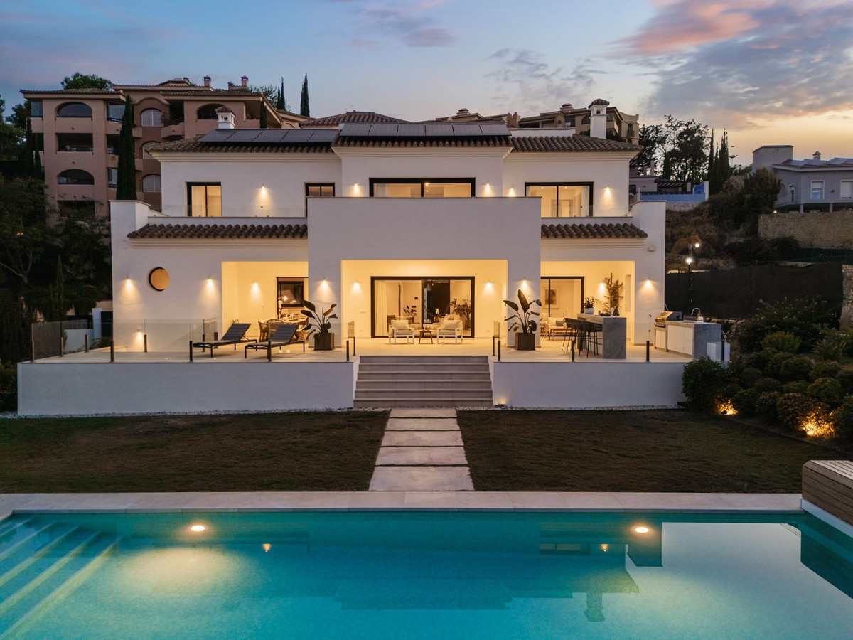 5 Bed, 6 Bath, HouseFor Sale, Elviria, Malaga