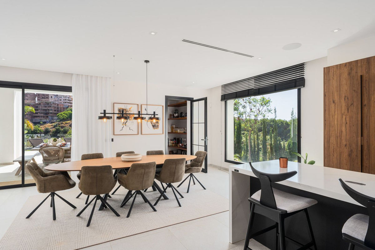 5 Bed, 6 Bath, HouseFor Sale, Elviria, Malaga