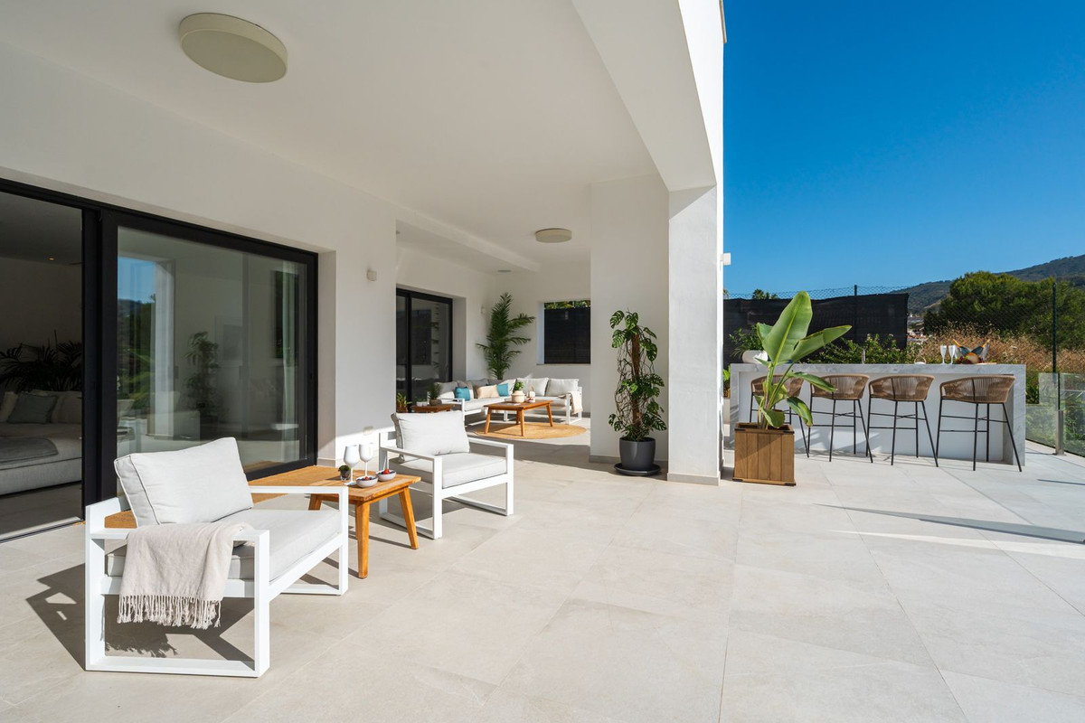 5 Bed, 6 Bath, HouseFor Sale, Elviria, Malaga