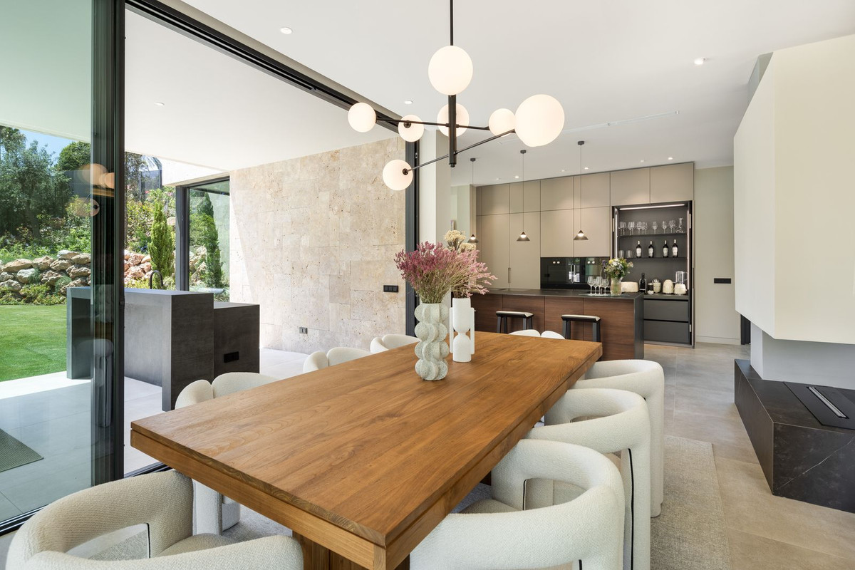 6 Bed, 5 Bath, HouseFor Sale, Nueva Andalucia, Malaga