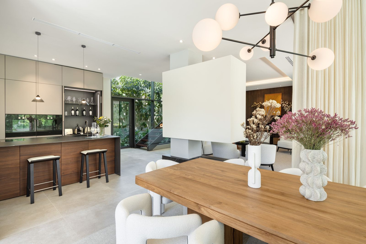 6 Bed, 5 Bath, HouseFor Sale, Nueva Andalucia, Malaga