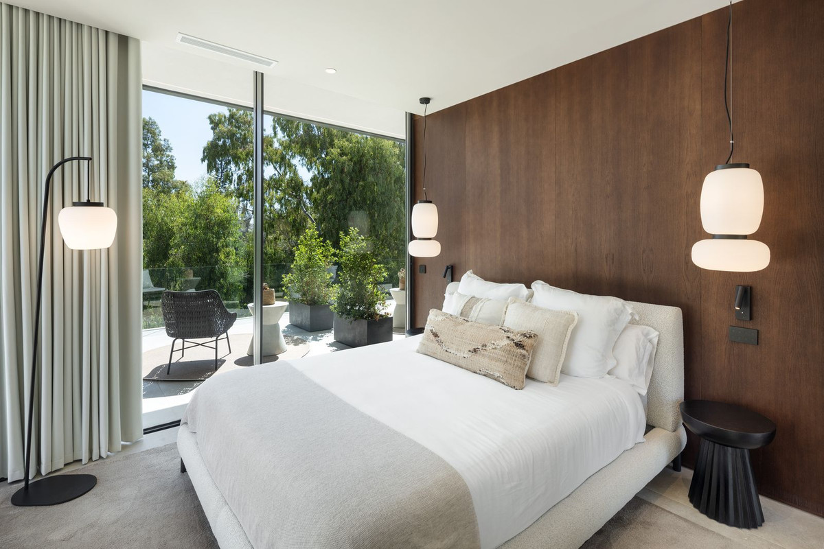 6 Bed, 5 Bath, HouseFor Sale, Nueva Andalucia, Malaga