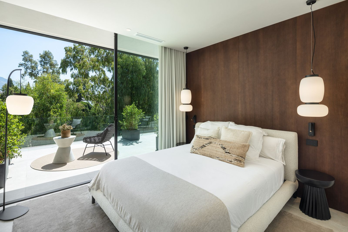 6 Bed, 5 Bath, HouseFor Sale, Nueva Andalucia, Malaga